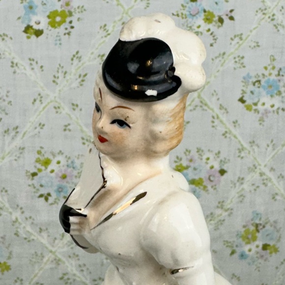 Vintage Ceramic Japan Victorian Lady Figurine - Picture 6 of 9